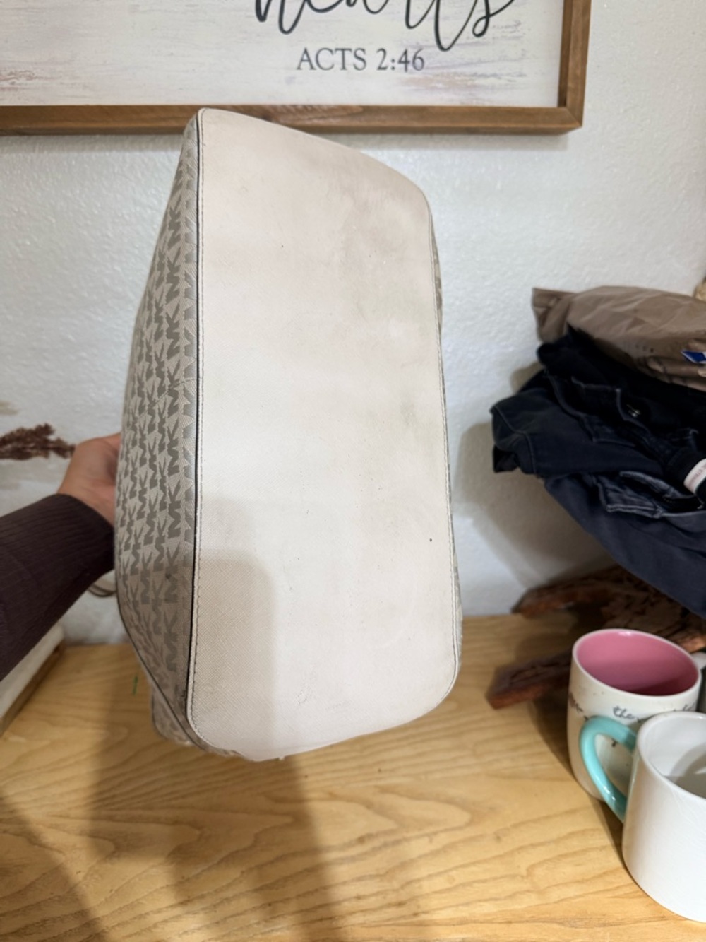 Michael Kors Cream/Beige MK Logo Tote with Gold Hardware - Picture 6 of 6